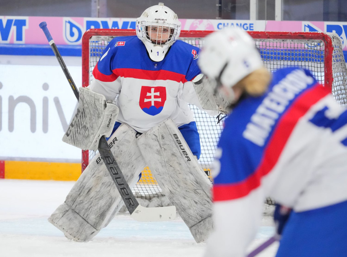 Winch Girls Hockey in the Worlds Tournament The Winchendon School